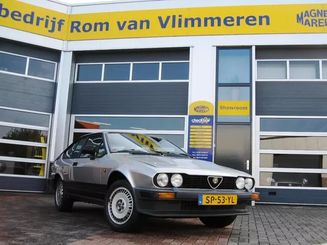 Alfa Romeo GTV (1987) — foto 1