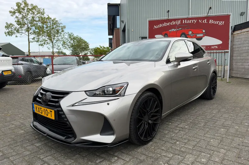 Lexus IS (2018)