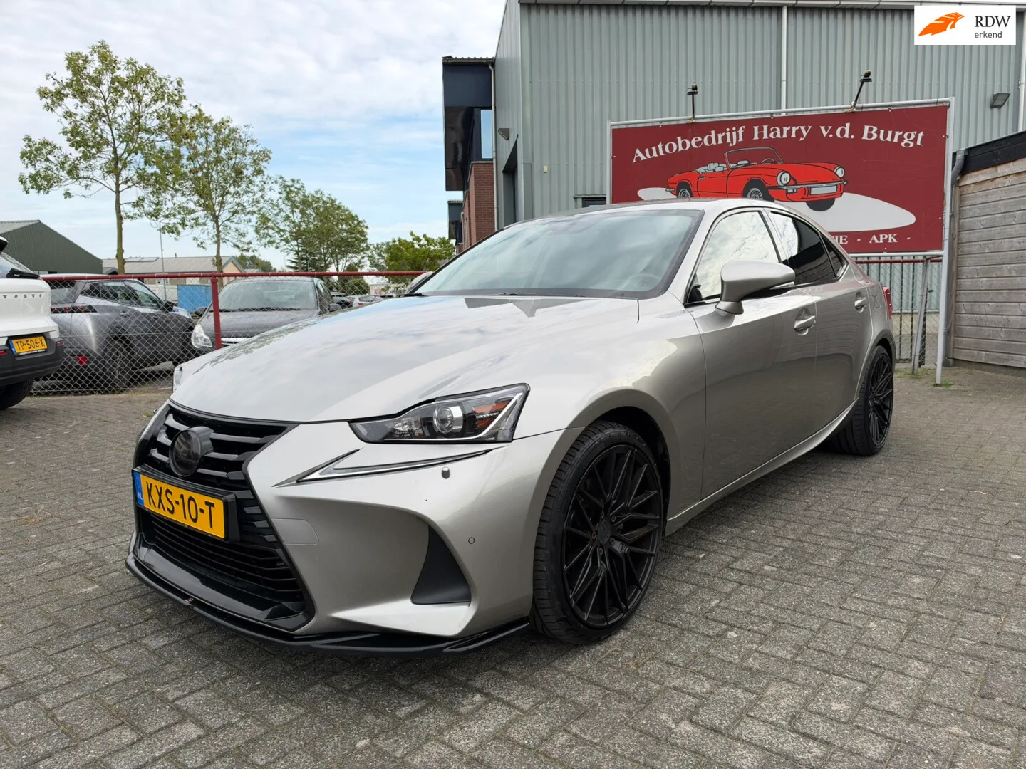 Lexus IS (2018) — foto 1