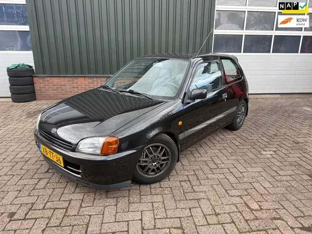 Toyota Starlet (1998) — foto 1