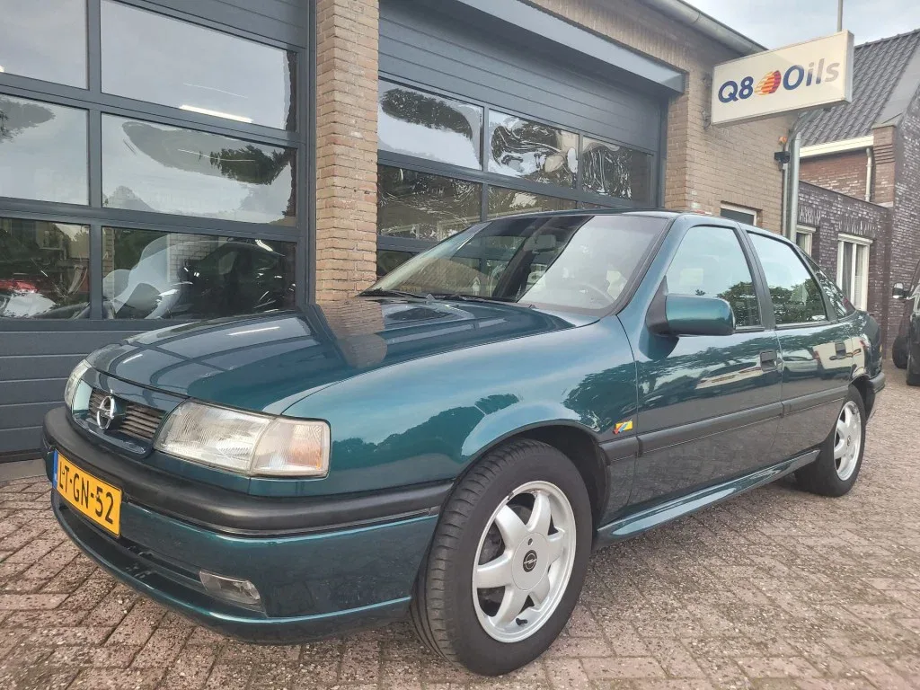 Opel Vectra (1995) — foto 1