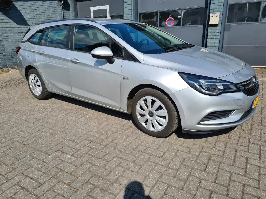 Opel Astra (2018) — foto 1