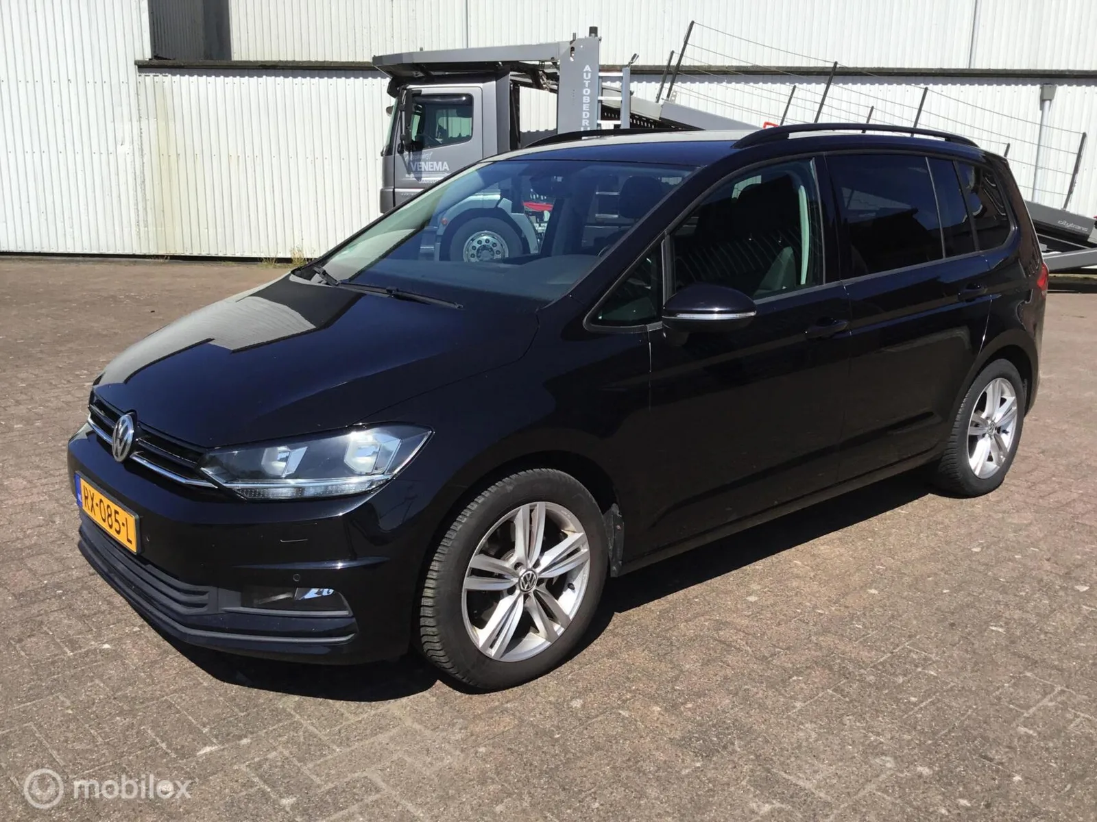 Volkswagen Touran (2017) — foto 1