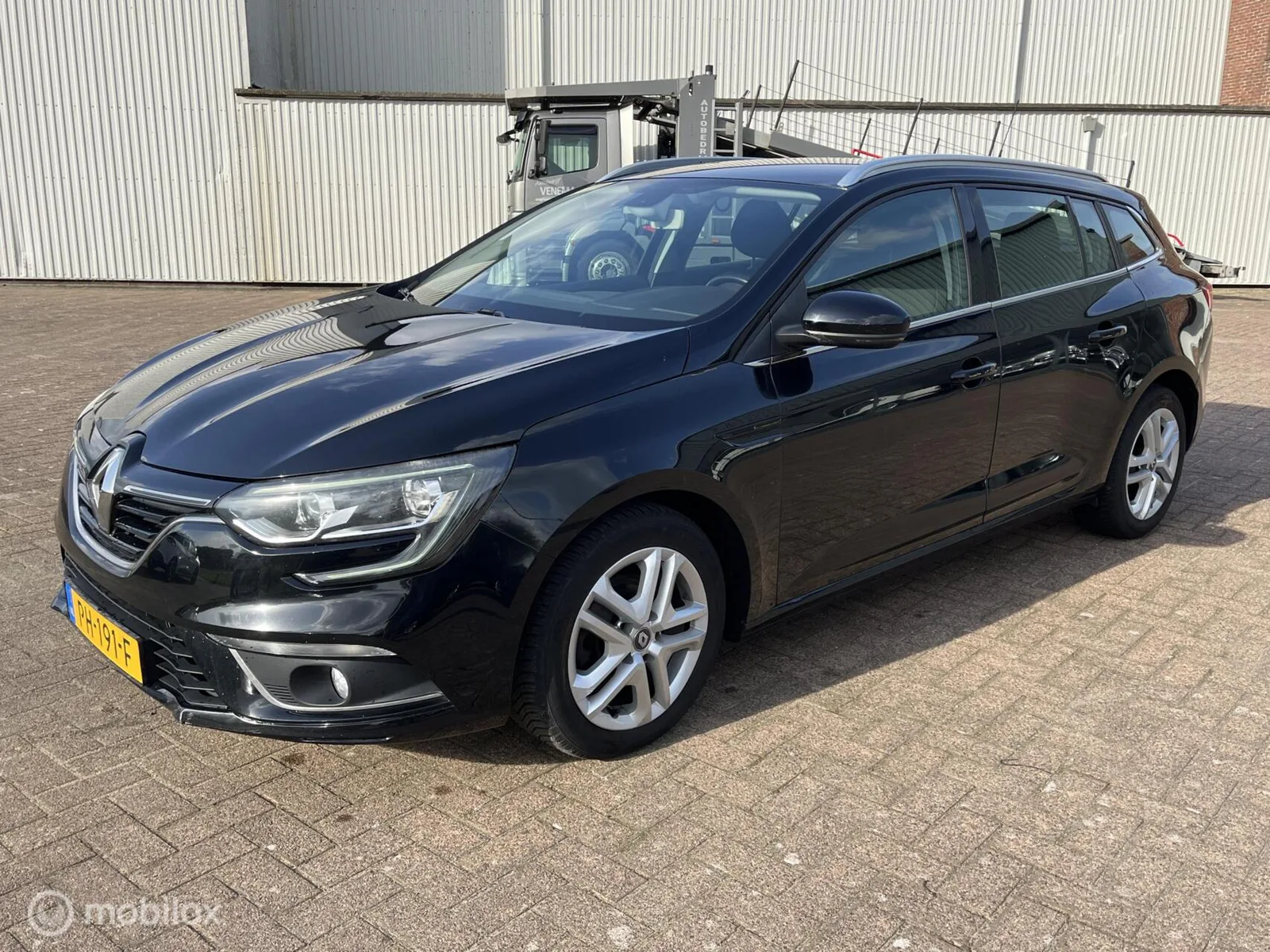 Renault Mégane (2017) — foto 1
