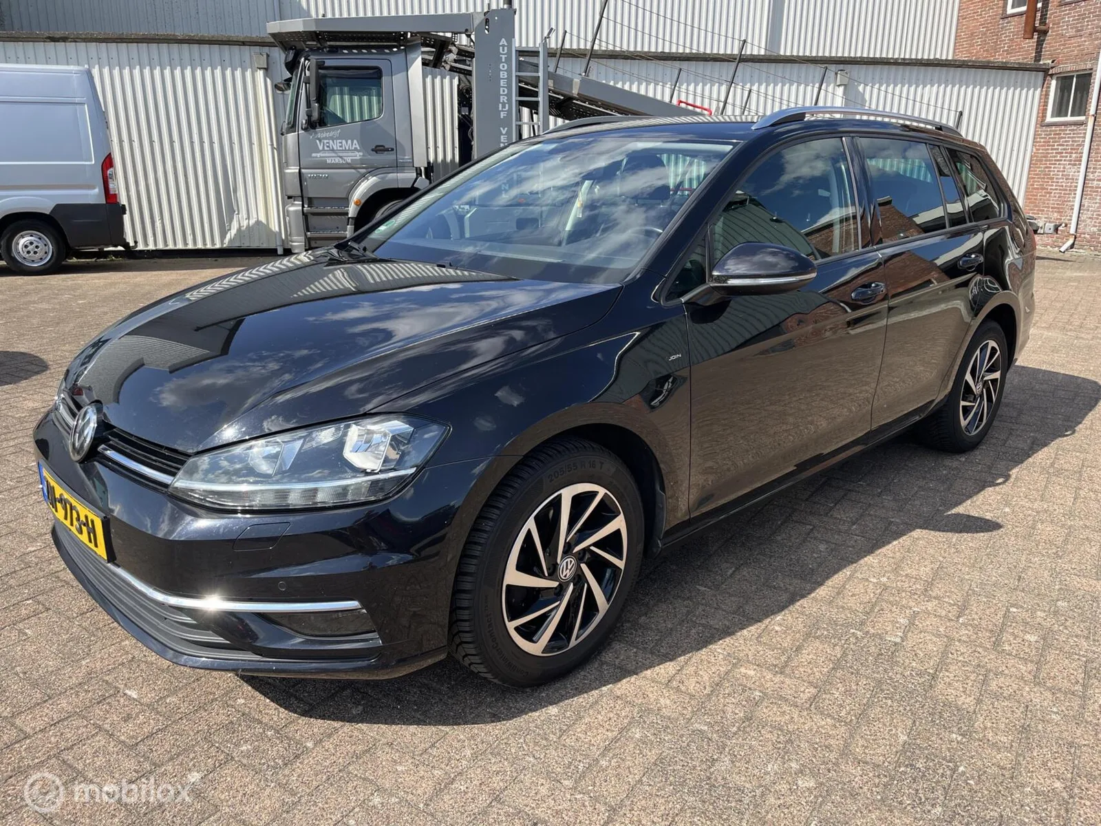 Volkswagen Golf (2018) — foto 1