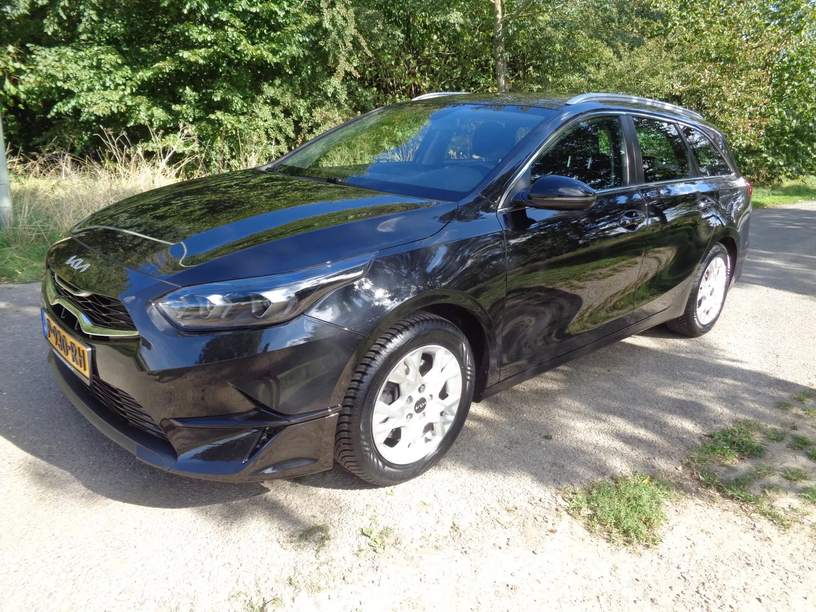 Kia Ceed Sportswagon (2022) — foto 1