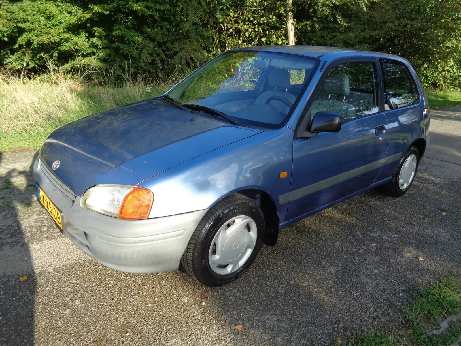 Toyota Starlet (1996) — foto 1