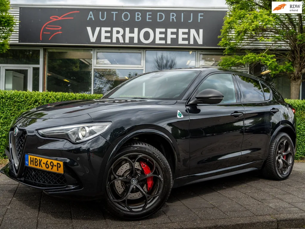Alfa Romeo Stelvio (2018) — foto 1