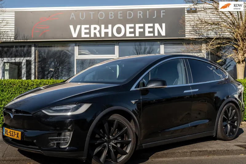 Tesla Model X (2017)