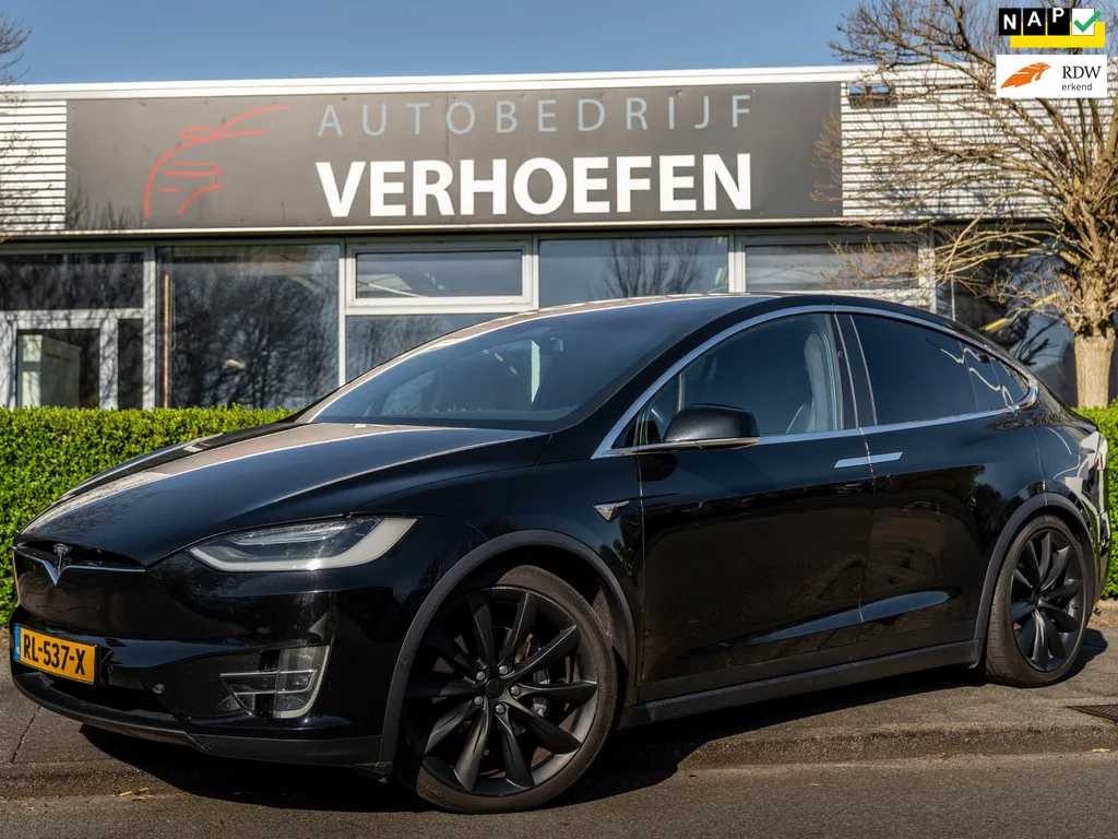 Tesla Model X (2017) — foto 1