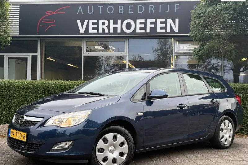 Opel Astra (2012)