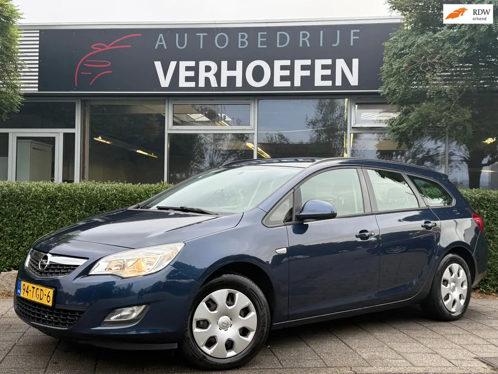 Opel Astra (2012) — foto 1