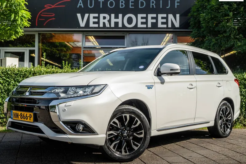 Mitsubishi Outlander (2015)