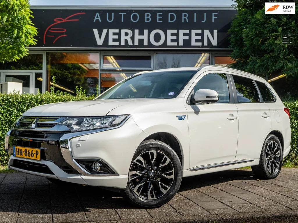 Mitsubishi Outlander (2015) — foto 1