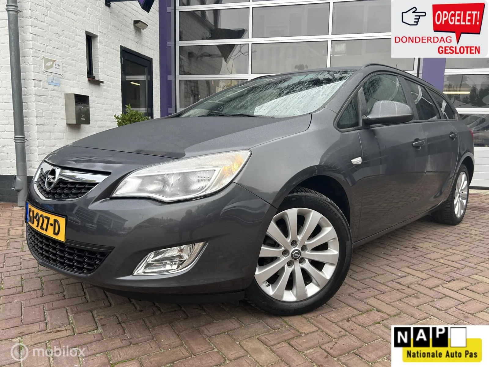 Opel Astra (2011) — foto 1
