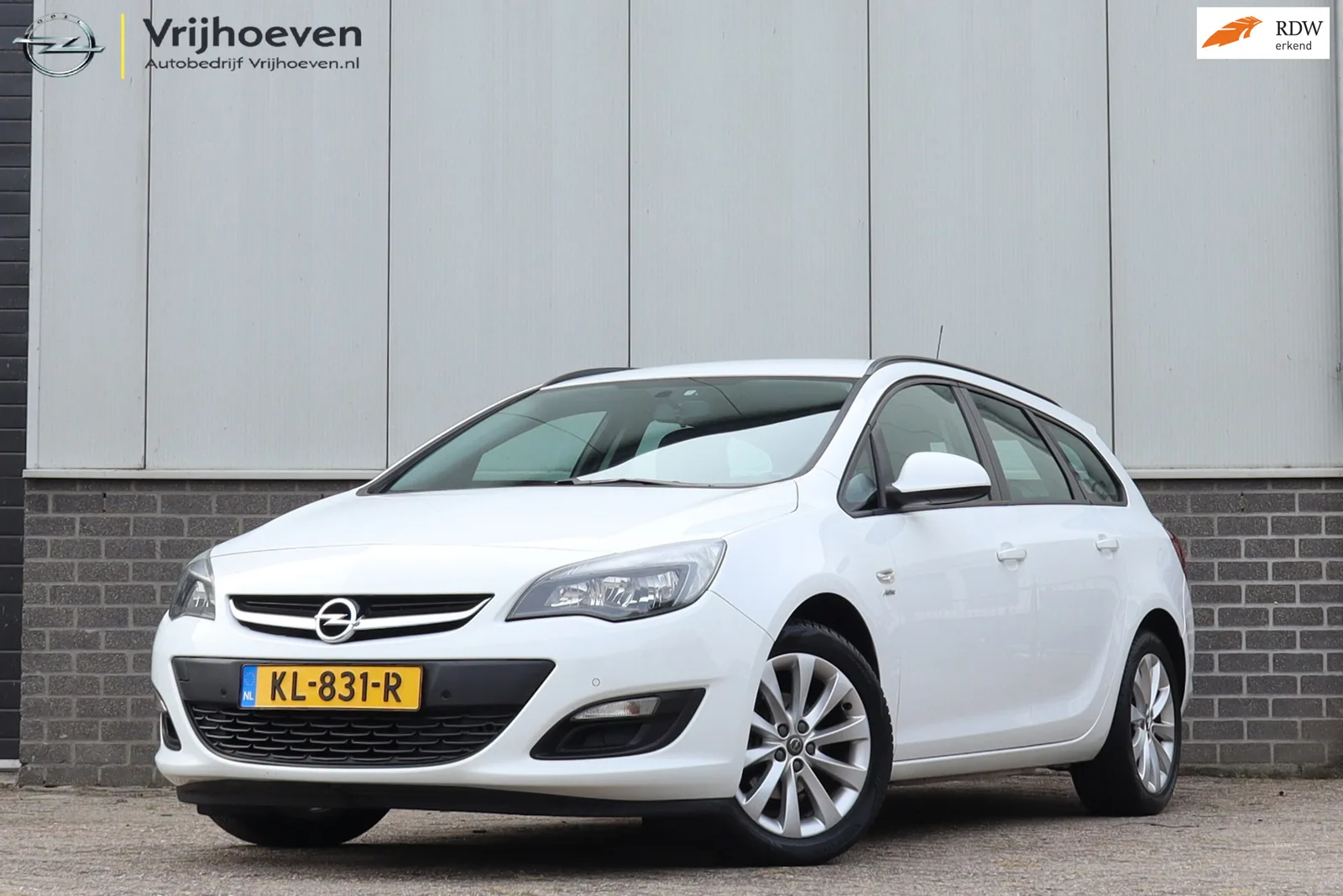 Opel Astra Sports Tourer (2013) — foto 1