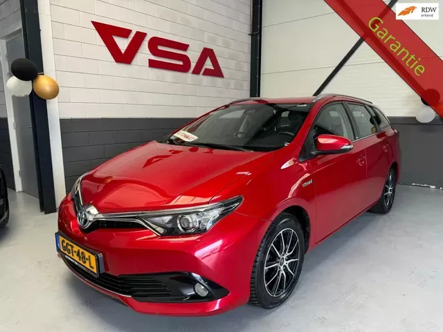 Toyota Auris (2017) — foto 1