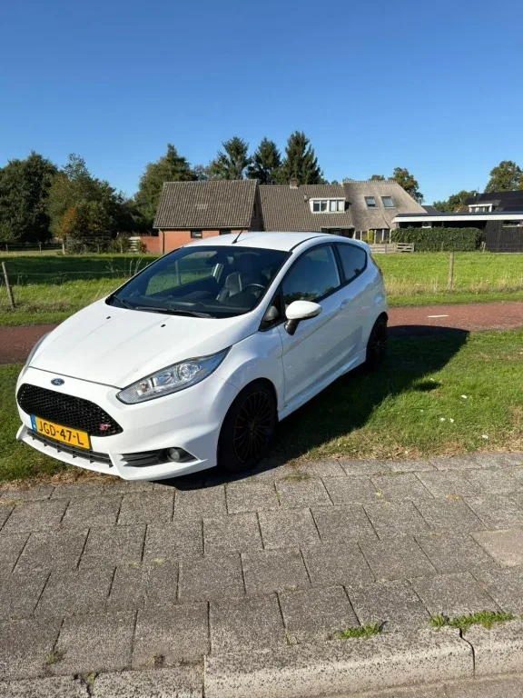 Ford Fiesta (2015) — foto 1