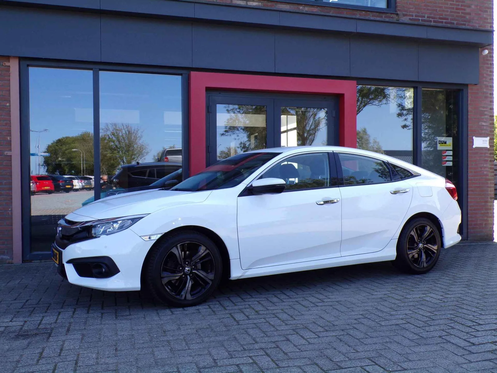 Honda Civic (2018) — foto 1