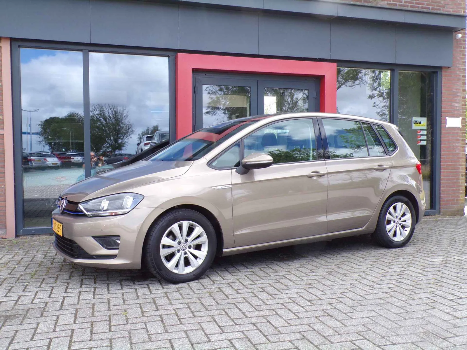 Volkswagen Golf Sportsvan (2017) — foto 1