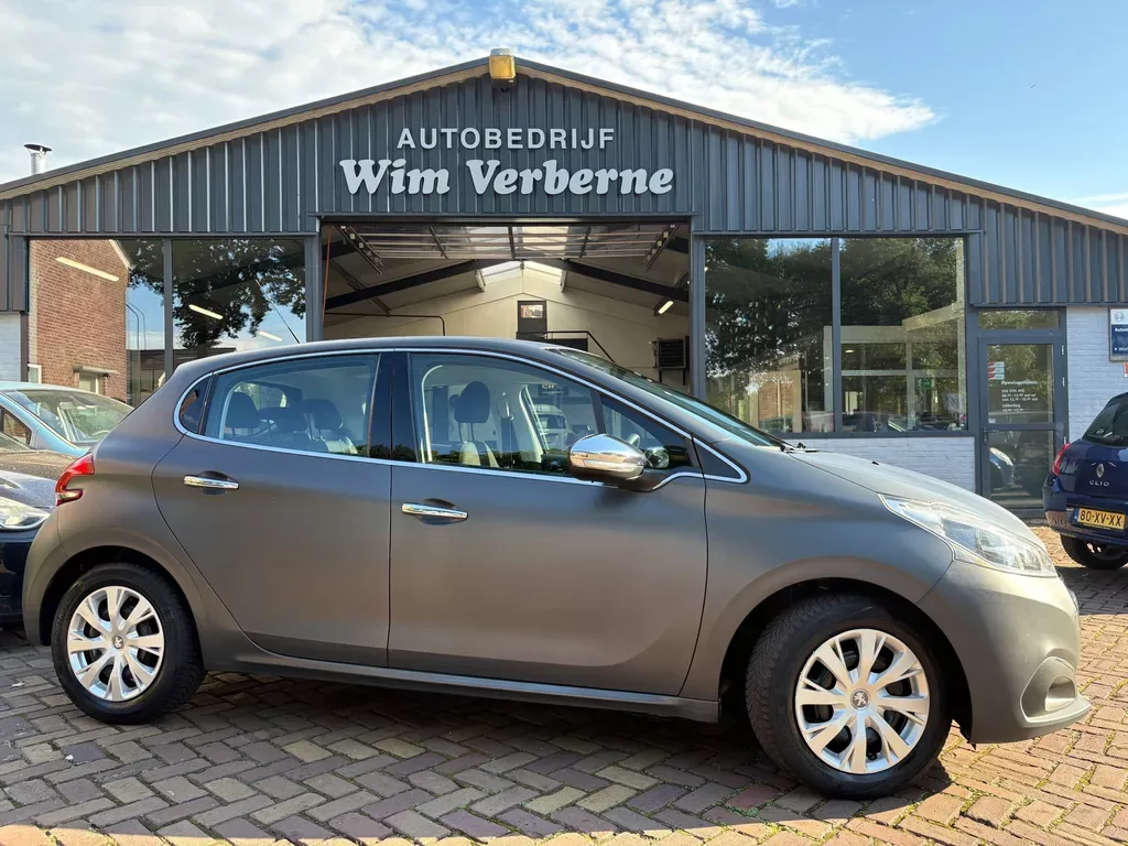 Peugeot 208 (2016) — foto 1