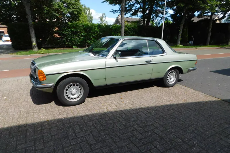 Mercedes-Benz 200-Serie (1978)