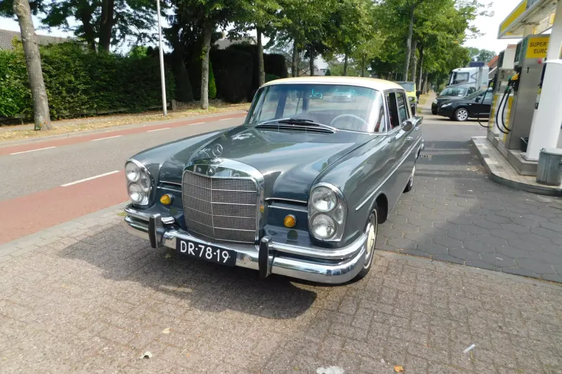 Mercedes-Benz 200-Serie (1966)