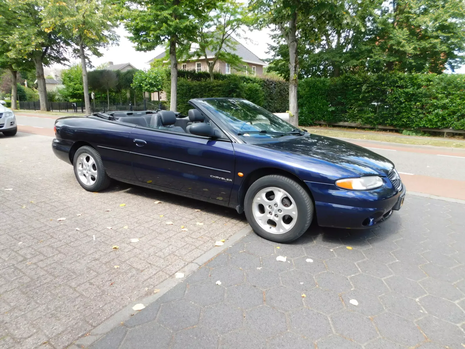 Chrysler STATUS (1998) — foto 1