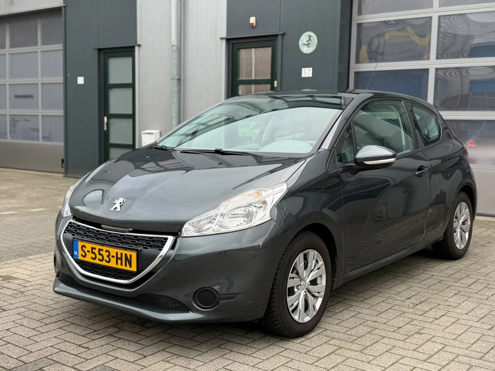 Peugeot 208 (2014) — foto 1