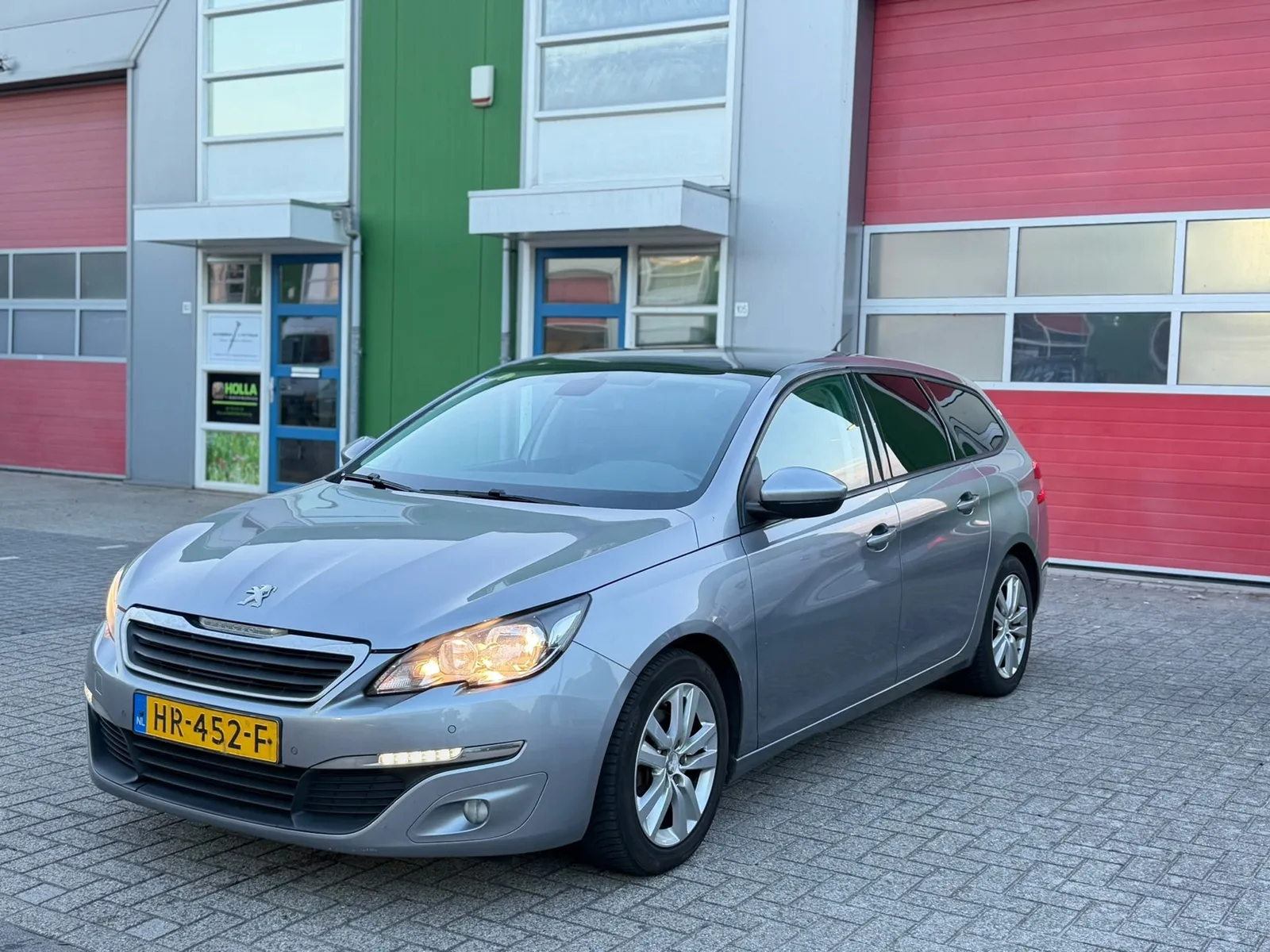 Peugeot 308 (2015) — foto 1