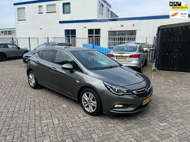 Opel Astra (2016) — foto 1