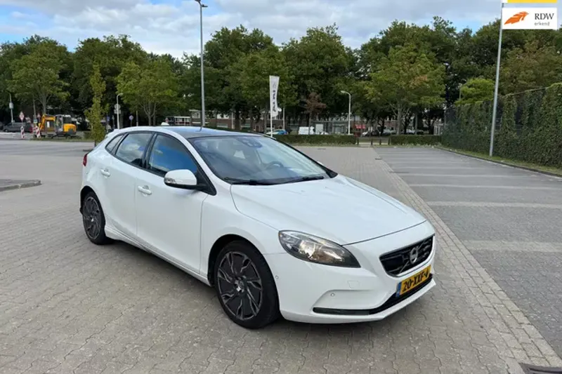 Volvo V40 (2012)
