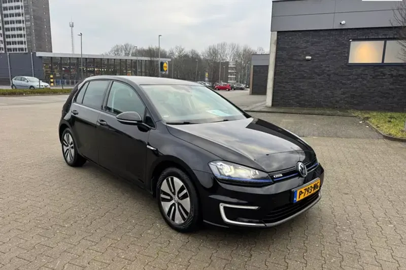 Volkswagen e-Golf (2015)