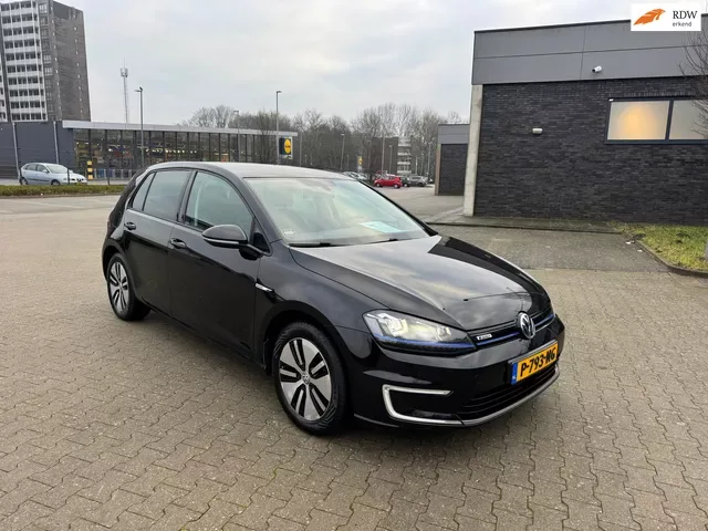 Volkswagen e-Golf (2015) — foto 1