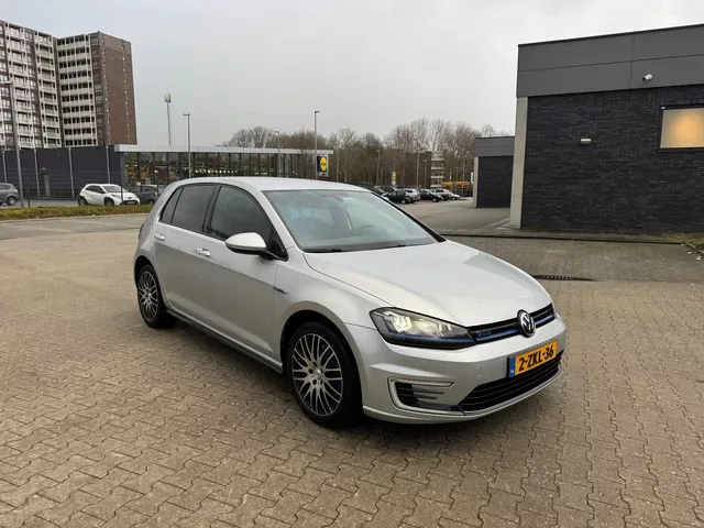 Volkswagen Golf (2015) — foto 1