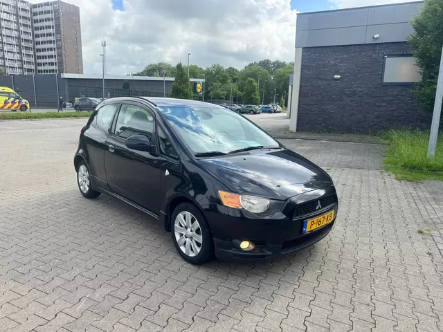 Mitsubishi Colt (2010) — foto 1