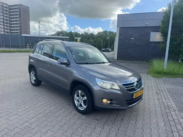 Volkswagen Tiguan (2009) — foto 1