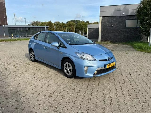Toyota Prius (2013) — foto 1