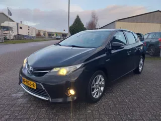 Toyota Auris (2015) — foto 1