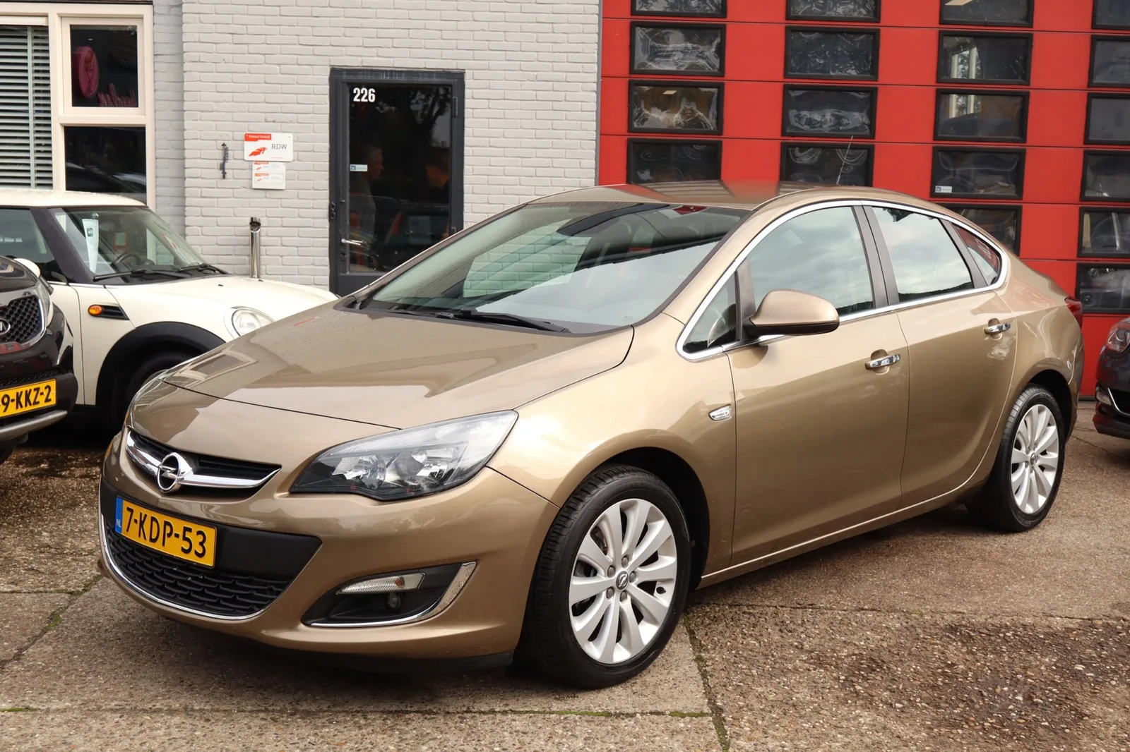 Opel Astra (2013) — foto 1