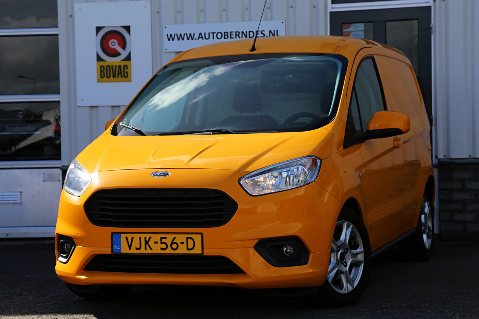 Ford Transit Courier (2021) — foto 1