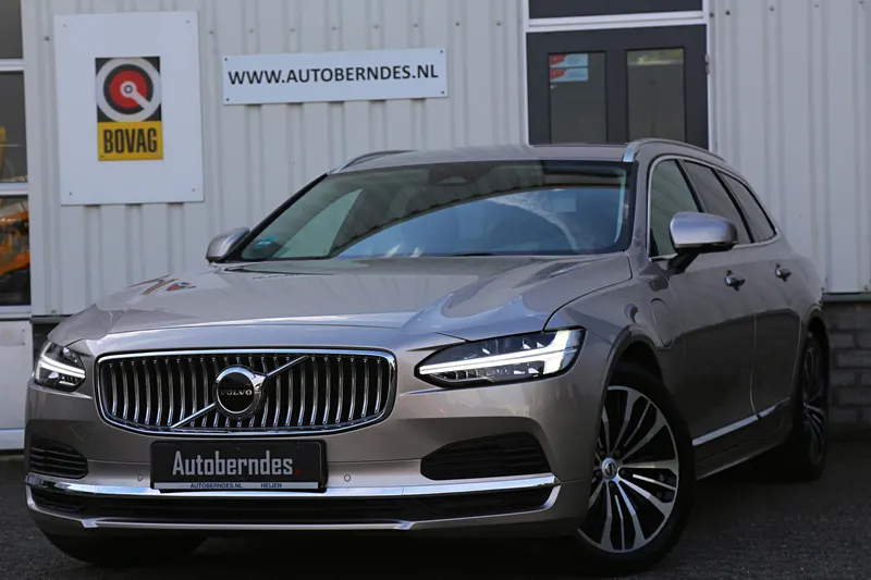 Volvo V90 (2025)