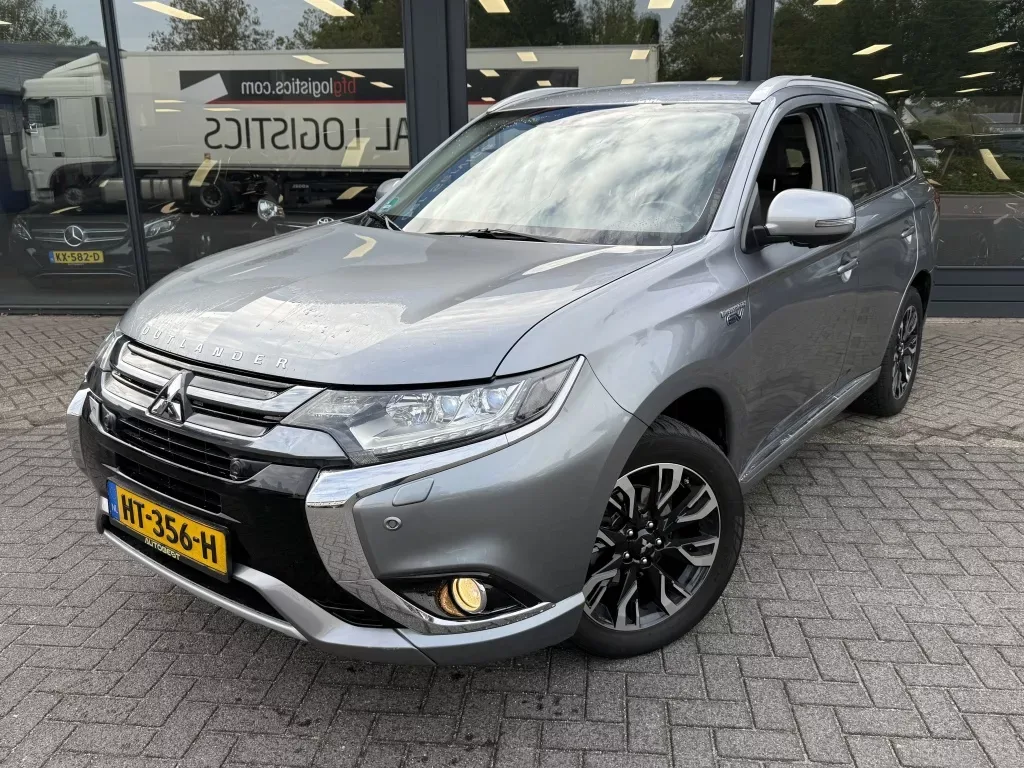 Mitsubishi Outlander (2015) — foto 1