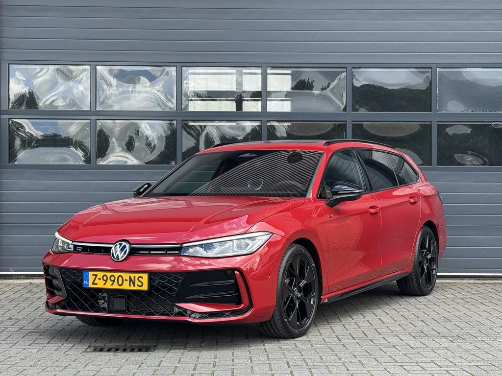 Volkswagen Passat (2024) — foto 1