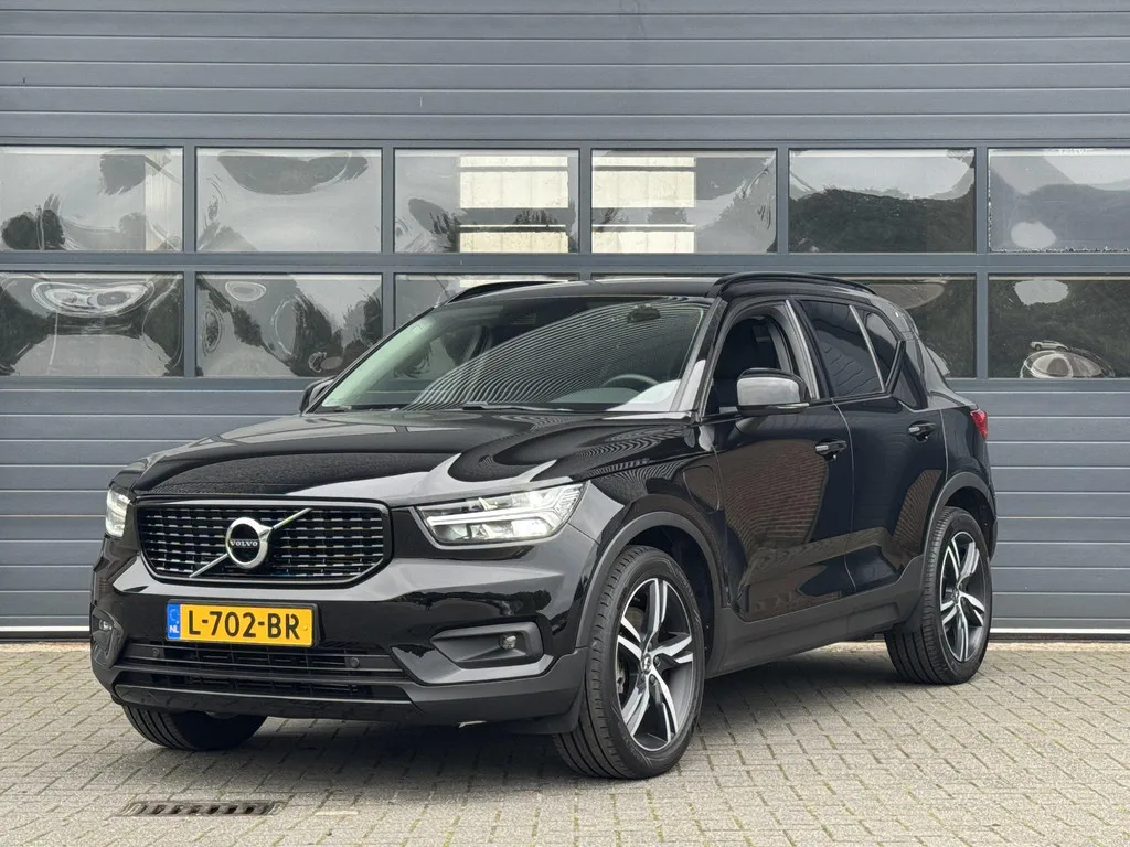Volvo XC40 (2021) — foto 1