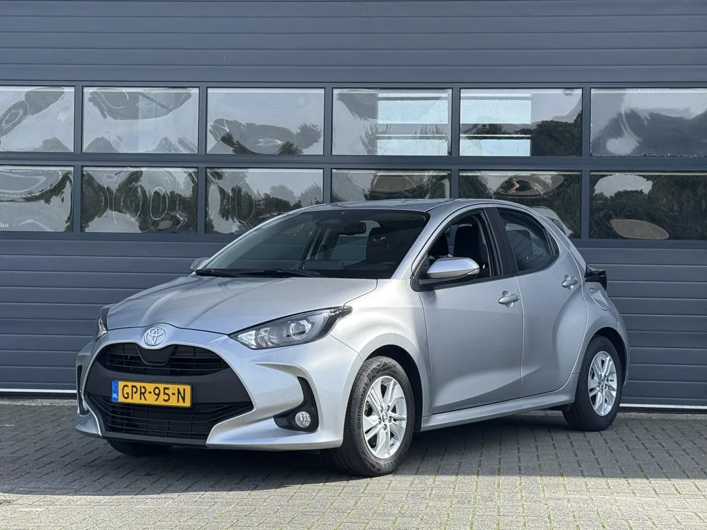 Toyota Yaris (2024) — foto 1