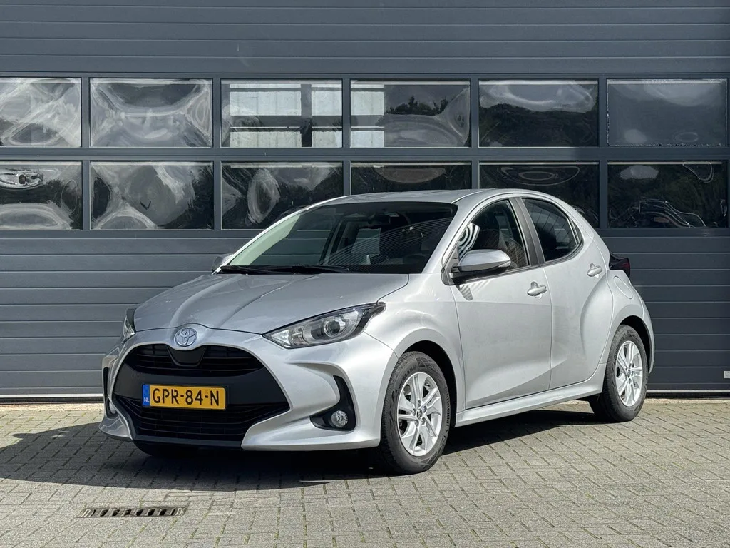 Toyota Yaris (2024) — foto 1