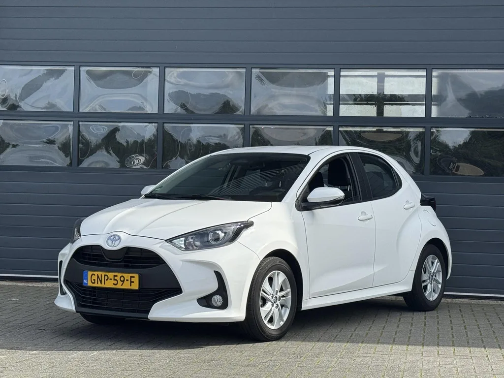 Toyota Yaris (2024) — foto 1