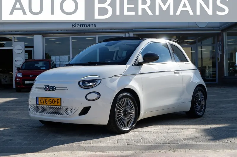 Fiat 500C (2023)