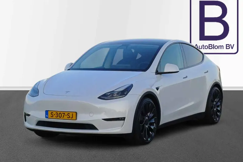 Tesla Model Y (2023)